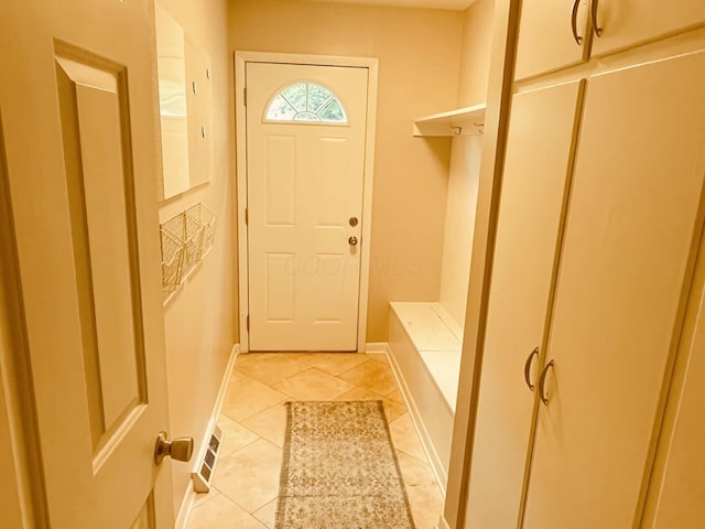 460 Blandings Ct, Worthington, OH 43085 - mudroom with light tile patterned floors and baseboards