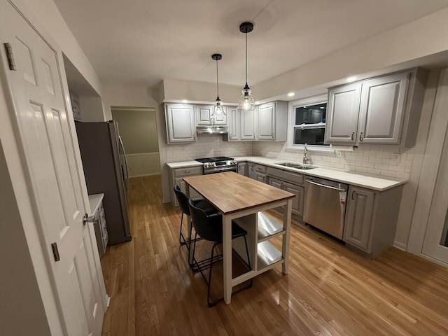 460 Blandings Ct, Worthington, OH 43085 - kitchen featuring appliances with stainless steel finishes, gray cabinetry, a sink, light countertops, and decorative backsplash