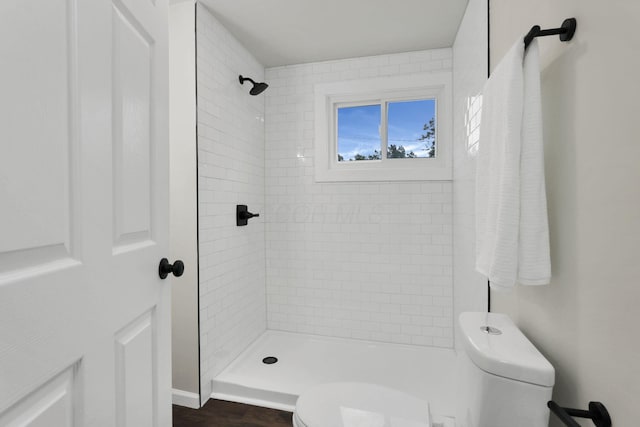 1465 Zenner Dr, Columbus, OH 43207 - bathroom featuring toilet and a tile shower