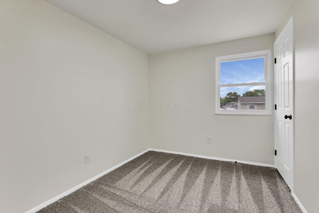 1465 Zenner Dr, Columbus, OH 43207 - carpeted empty room featuring baseboards