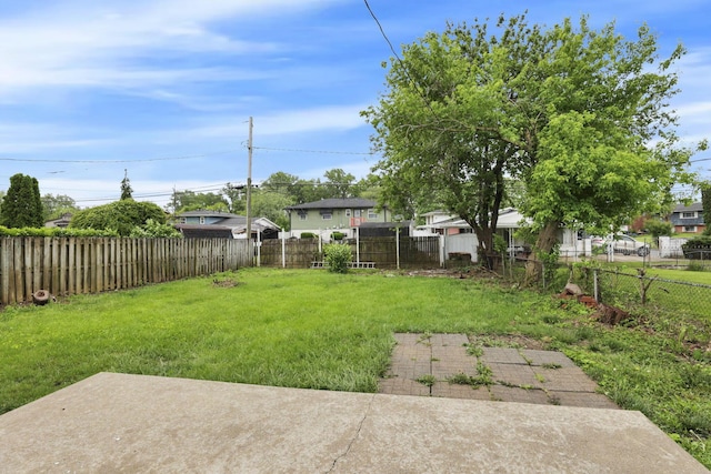1465 Zenner Dr, Columbus, OH 43207 - view of yard with a patio area