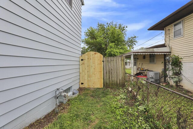 1465 Zenner Dr, Columbus, OH 43207 - view of yard with a gate and central AC