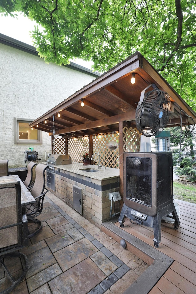 4359 Shire Cove Rd, Hilliard, OH 43026 - view of patio featuring a sink