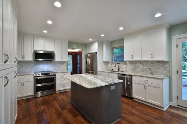 4359 Shire Cove Rd, Hilliard, OH 43026 - kitchen with stainless steel appliances, backsplash, a center island, plenty of natural light, and recessed lighting