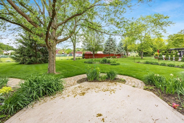 1609 Slade Ave, Columbus, OH 43235 - view of yard featuring a patio area