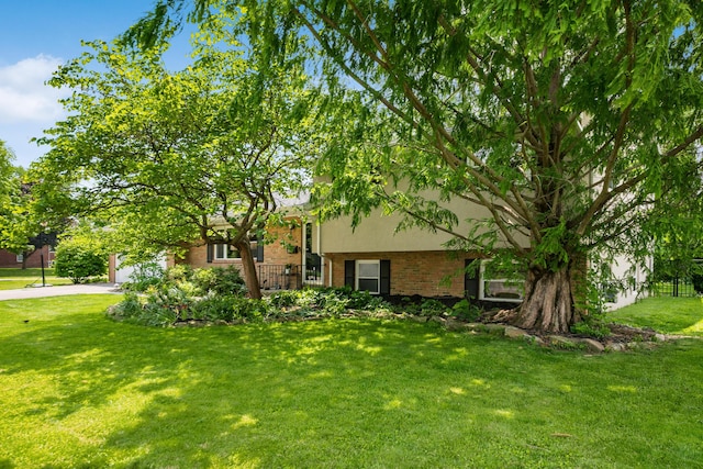 2175 Ridgeview Rd, Upper Arlington, OH 43221 - view of green lawn featuring concrete driveway