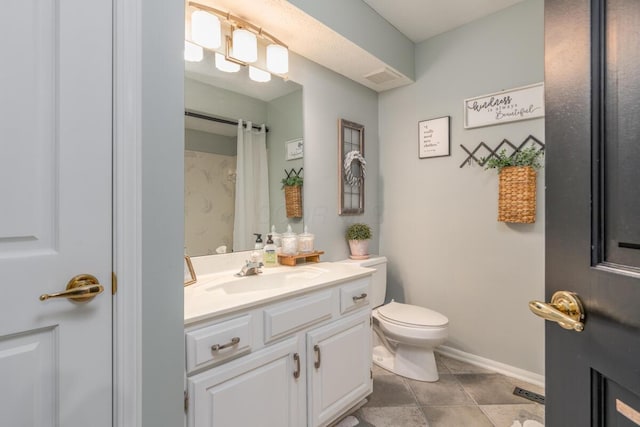 4561 Bent Creek Pl, Grove City, OH 43123 - full bath featuring vanity, toilet, curtained shower, tile patterned flooring, and baseboards