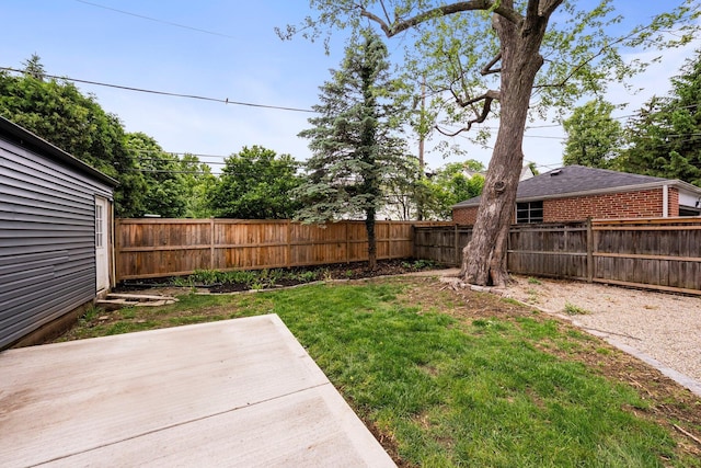2583 Wexford Rd, Columbus, OH 43221 - view of yard featuring a deck