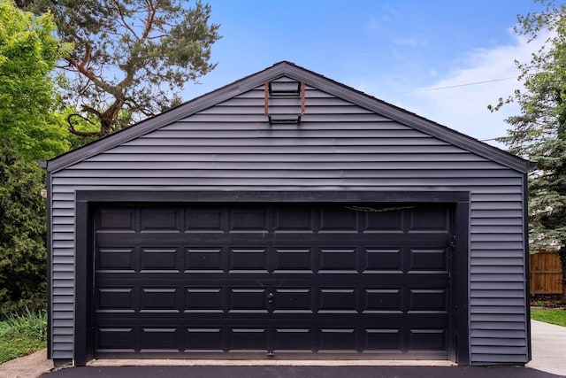 2583 Wexford Rd, Columbus, OH 43221 - view of garage