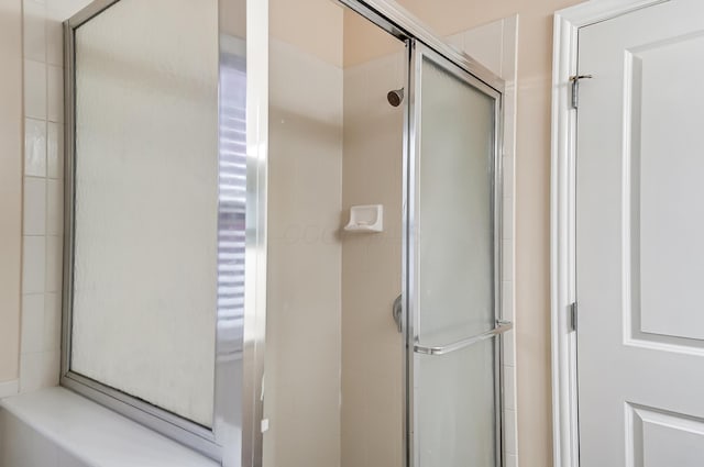 2697 Rinaldi Dr, Columbus, OH 43219 - full bathroom featuring a shower stall