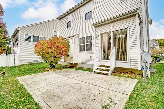 2697 Rinaldi Dr, Columbus, OH 43219 - back of property featuring entry steps and a patio