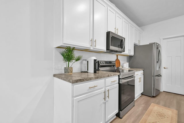5384 Coble Meadows Ln, Canal Winchester, OH 43110 - kitchen with stainless steel appliances, light wood-type flooring, decorative backsplash, and white cabinetry