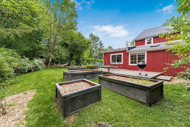 796 Mulberry Dr, Columbus, OH 43235 - view of grassy yard featuring a garden
