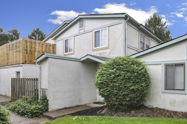2505 Burgandy Ln Unit C, Columbus, OH 43232 - view of side of property featuring stucco siding