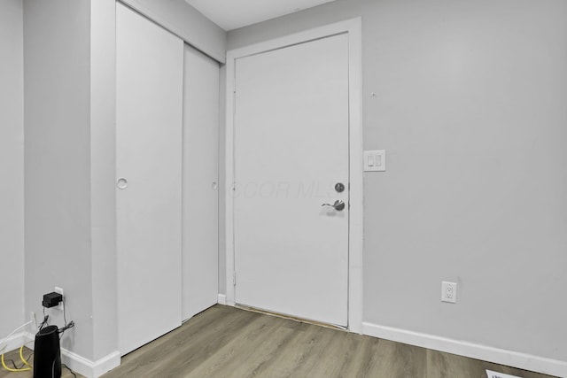 2505 Burgandy Ln Unit C, Columbus, OH 43232 - entryway featuring wood finished floors and baseboards