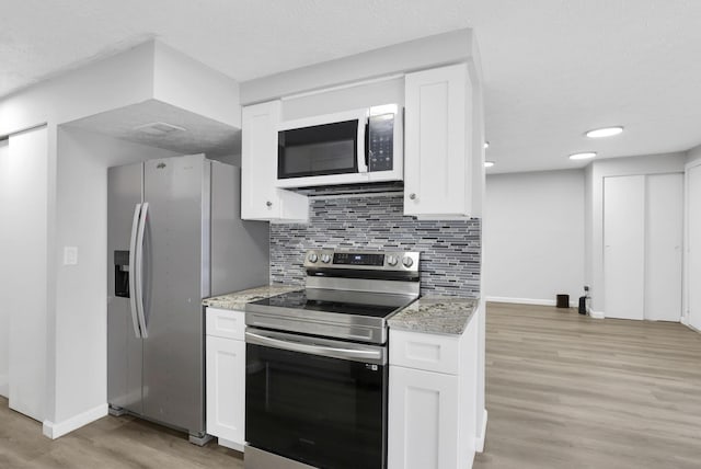 2505 Burgandy Ln Unit C, Columbus, OH 43232 - kitchen featuring stainless steel appliances, light wood finished floors, white cabinetry, baseboards, and recessed lighting