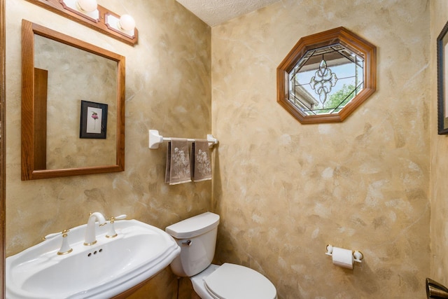 5584 Tangarey Ct, Columbus, OH 43235 - half bath with toilet and a sink