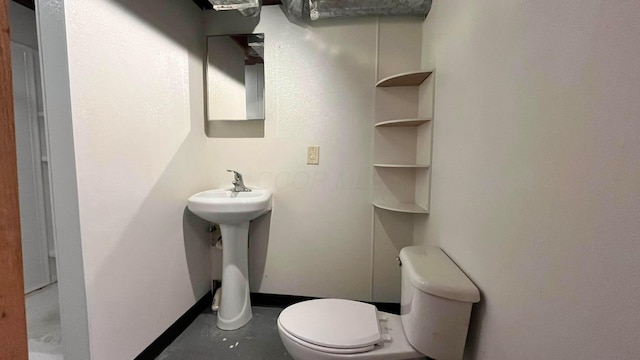 5459 Red Wynne Ln, Hilliard, OH 43026 - bathroom with toilet