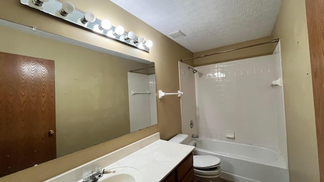 5459 Red Wynne Ln, Hilliard, OH 43026 - full bath with vanity, toilet, shower / washtub combination, and a textured ceiling