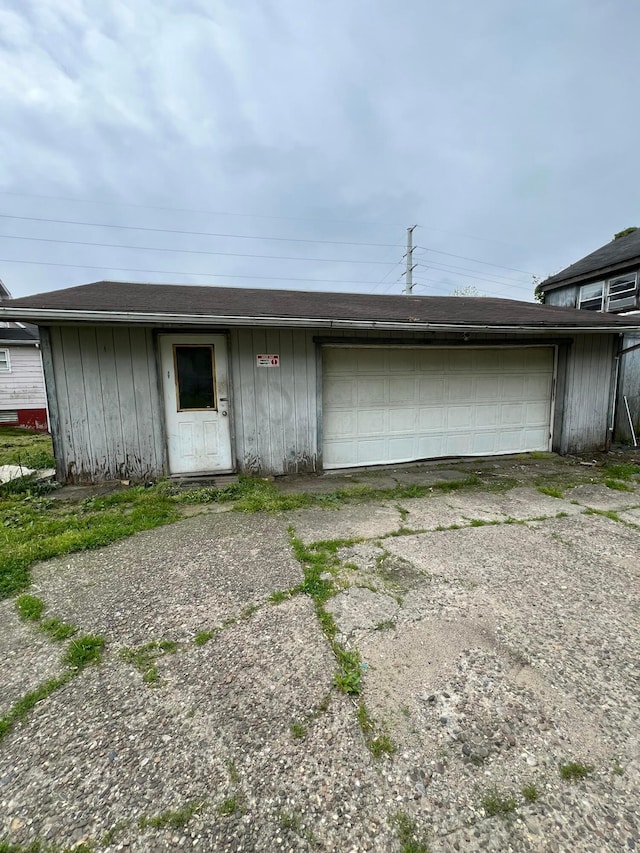 527 N 15th St, Coshocton, OH 43812 - view of garage