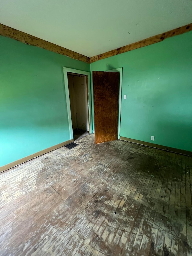 527 N 15th St, Coshocton, OH 43812 - empty room with baseboards