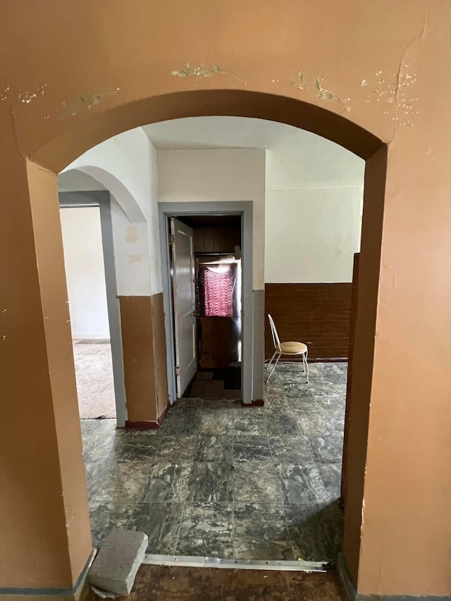 527 N 15th St, Coshocton, OH 43812 - hall featuring arched walkways