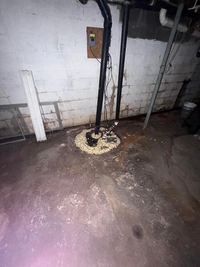 527 N 15th St, Coshocton, OH 43812 - unfinished basement featuring drainage system