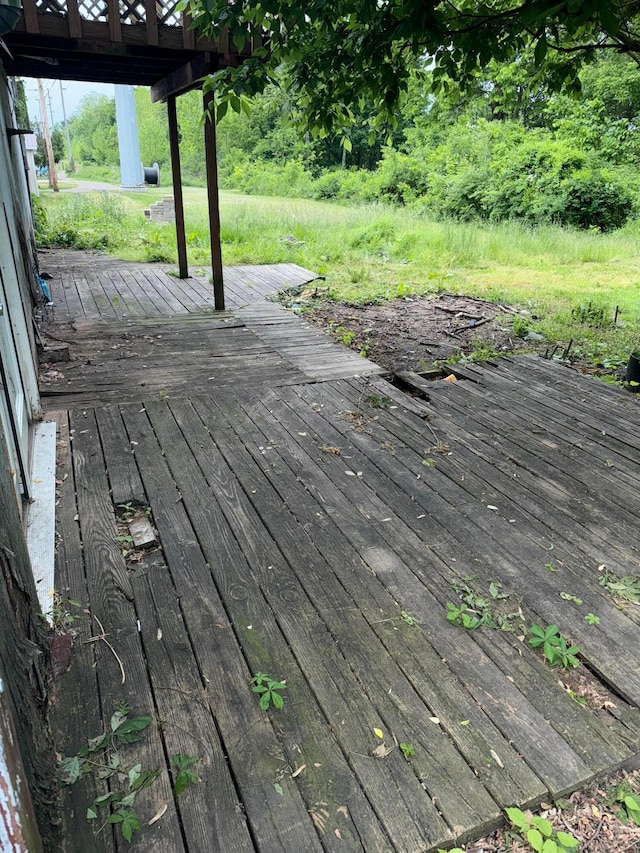 527 N 15th St, Coshocton, OH 43812 - view of deck