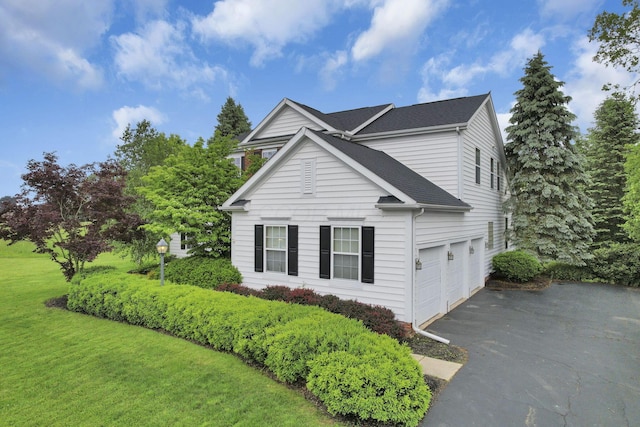 8708 Belworth Sq, New Albany, OH 43054 - view of side of property featuring driveway, a lawn, a garage, and a shingled roof