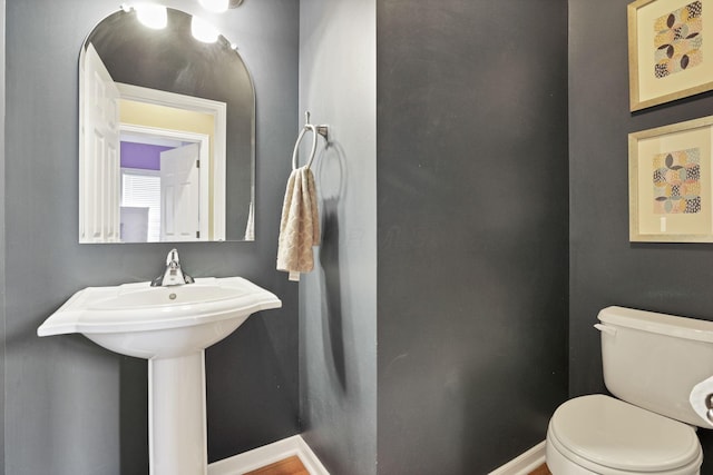 8708 Belworth Sq, New Albany, OH 43054 - bathroom with toilet and baseboards