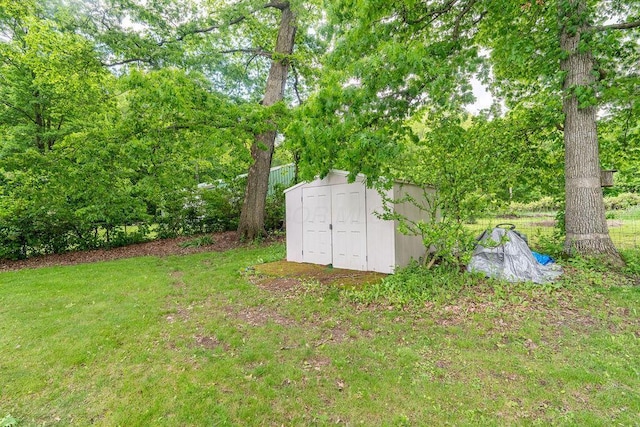 815 Irvin Shoots Rd E, Marion, OH 43302 - view of yard