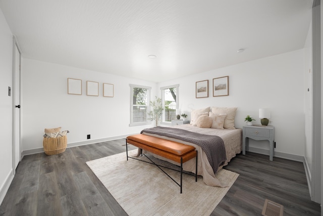 25 Vernon Ave, London, OH 43140 - bedroom featuring dark wood finished floors and baseboards