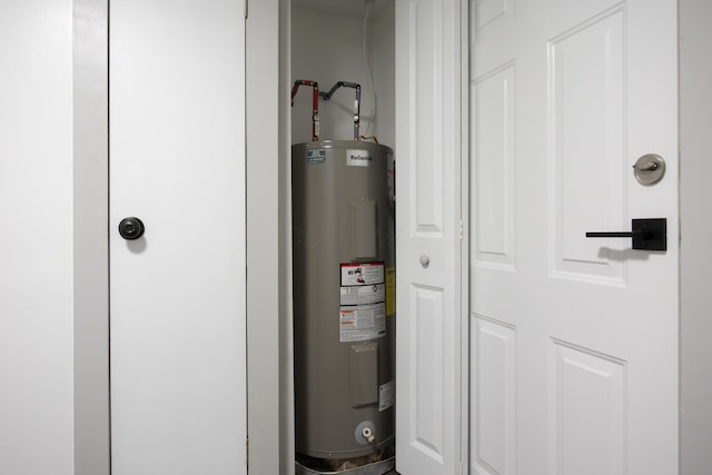 25 Vernon Ave, London, OH 43140 - utility room featuring water heater