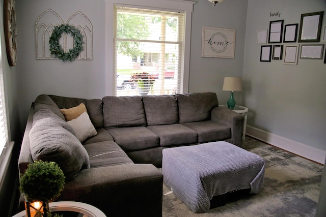 632 E 5th Ave, Lancaster, OH 43130 - living room with baseboards