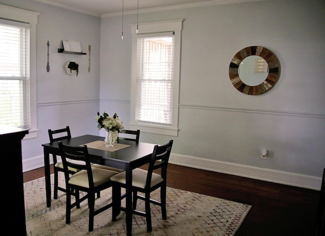 632 E 5th Ave, Lancaster, OH 43130 - dining space featuring ornamental molding, baseboards, and wood finished floors