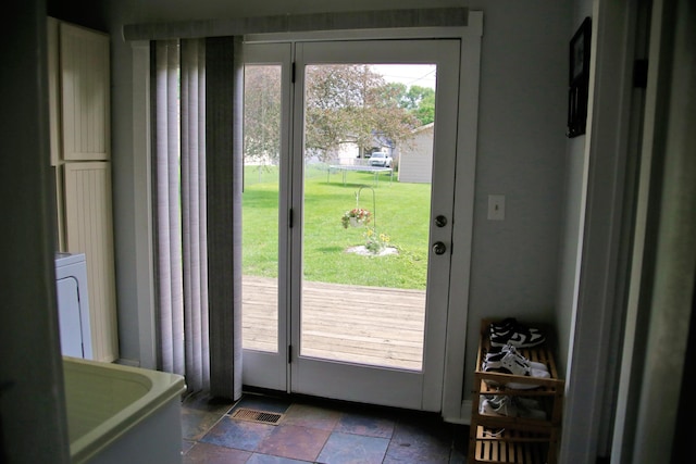 632 E 5th Ave, Lancaster, OH 43130 - entryway featuring stone tile floors
