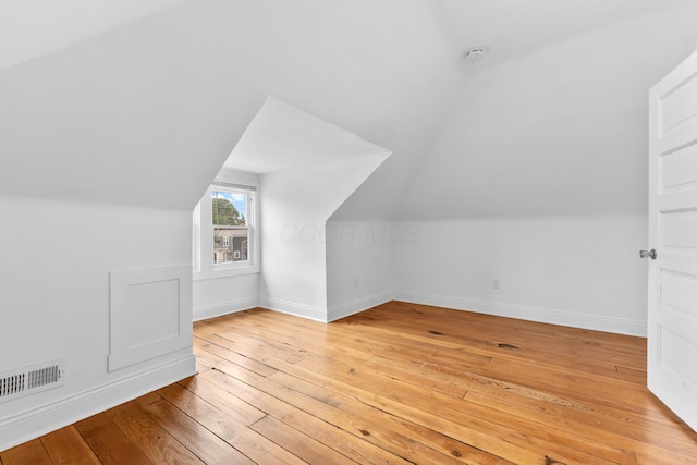 429 S Champion Ave, Columbus, OH 43205 - bonus room featuring light wood-type flooring, vaulted ceiling, and baseboards