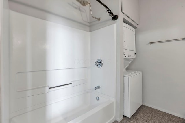 60 E Spring St Unit 327, Columbus, OH 43215 - full bath featuring stacked washer / dryer, shower / tub combination, and baseboards