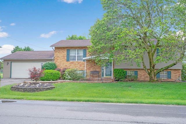 299 Sherwood Downs S, Newark, OH 43055 - view of front facade featuring driveway, a front yard, and brick siding