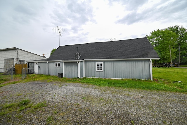6566 S St, Marion, OH 43302 - back of property featuring roof with shingles