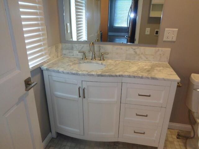 905-907 Beech St, Columbus, OH 43206 - bathroom with vanity