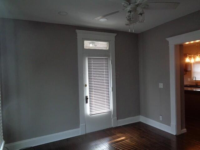 905-907 Beech St, Columbus, OH 43206 - empty room with a sink, ceiling fan, dark wood-style flooring, and baseboards