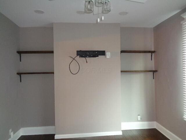 905-907 Beech St, Columbus, OH 43206 - unfurnished dining area with baseboards