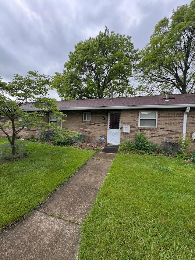 2348 Woodbrook Cir N Unit 86, Columbus, OH 43223 - ranch-style home featuring brick siding and a front yard