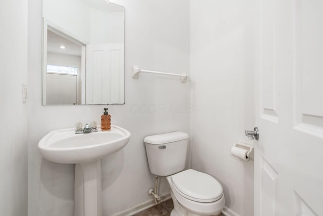 797 S Front St, Columbus, OH 43206 - half bathroom featuring toilet and baseboards