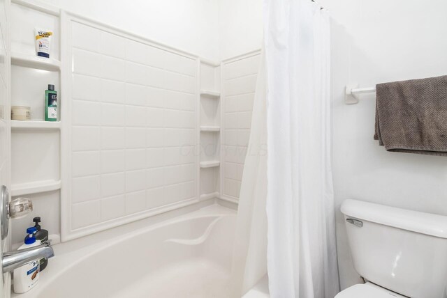 797 S Front St, Columbus, OH 43206 - bathroom with toilet and shower / bathtub combination with curtain