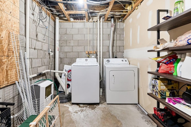 797 S Front St, Columbus, OH 43206 - laundry room featuring washer and dryer and concrete block wall
