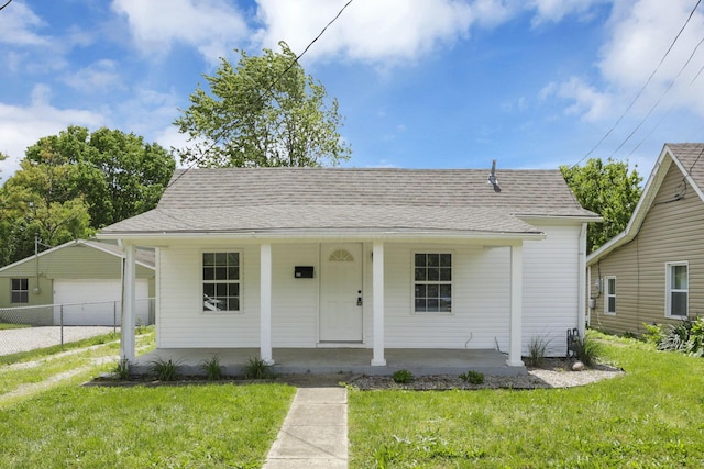 663 E Mound St, Circleville, OH 43113 - bungalow-style home featuring a front yard, a porch, and an outdoor structure