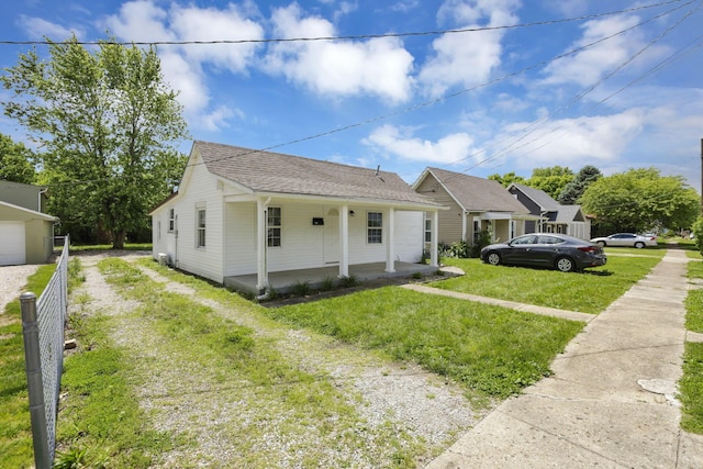 663 E Mound St, Circleville, OH 43113 - bungalow-style home with a porch, driveway, and a front lawn