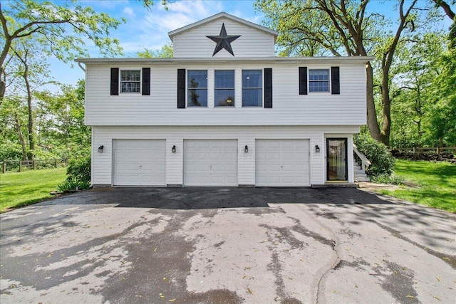 261 E Sandusky St, Mechanicsburg, OH 43044 - view of front of home with driveway, a front lawn, and a garage